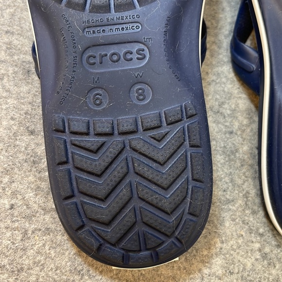 CROCS. NAVY BLUE Sandals. Women’s size 8, Men’s size 6. - Picture 9 of 10